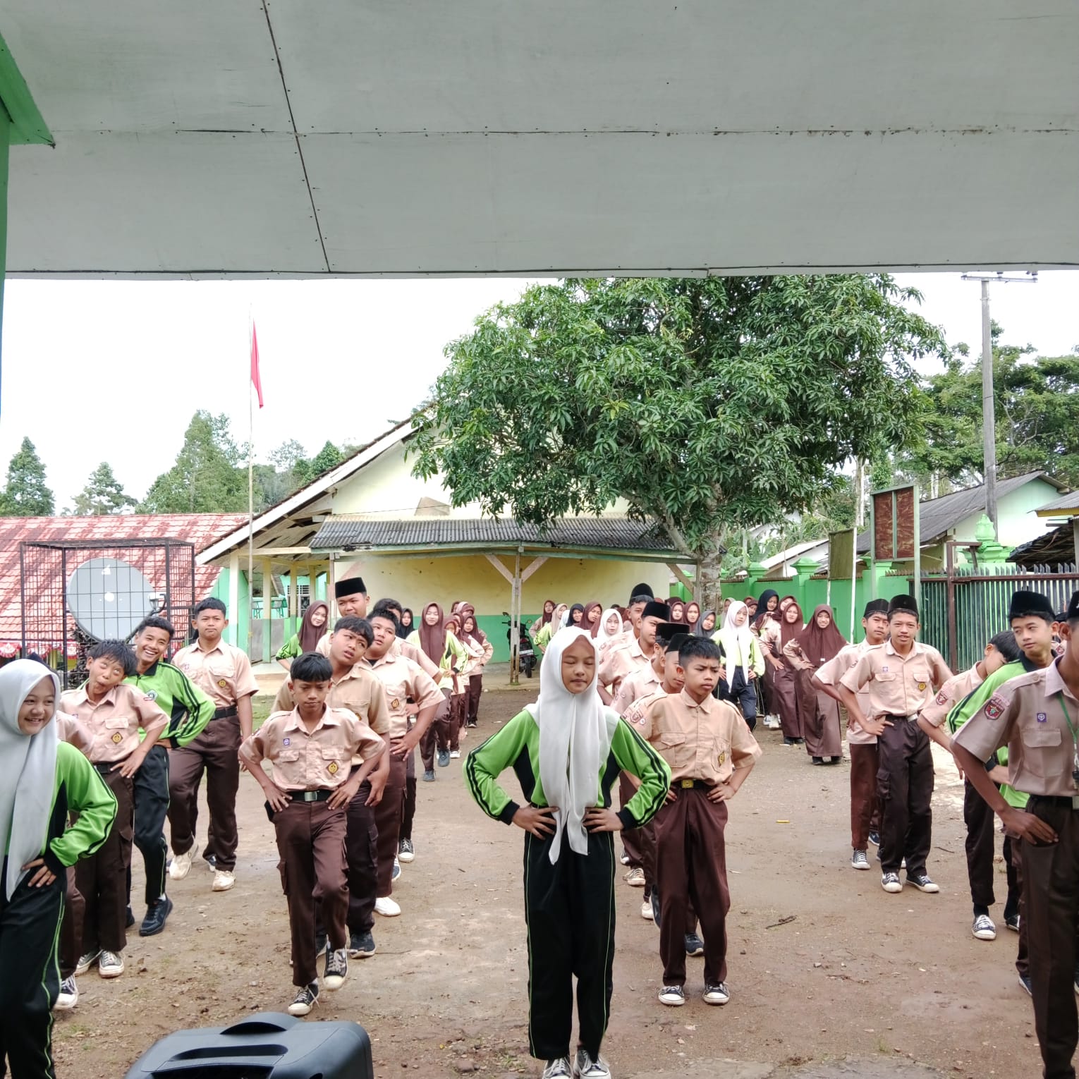 Kegiatan rutin setiap hari jum'at pagi senam bersama