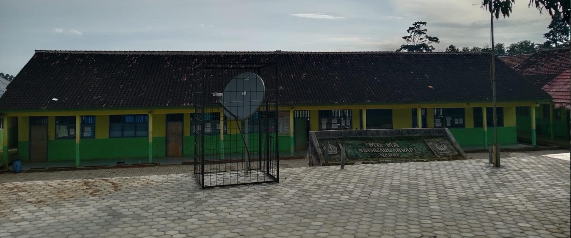 Membangun Karakter,Menanamkan Adab